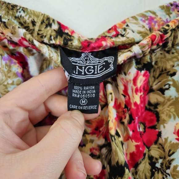 Floral Romper - Picture 2 of 5